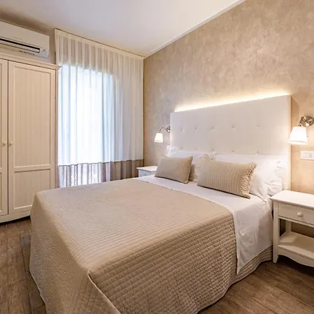 Hotel Soraya - Sawasdee With & Parking