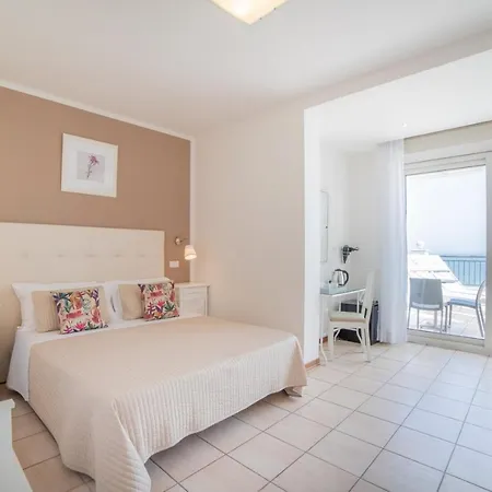Soraya - Sawasdee With Beach, Restaurant & Parking