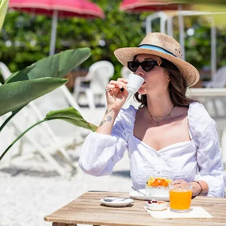 Soraya - Sawasdee With Beach, Restaurant & Parking 호텔 3*