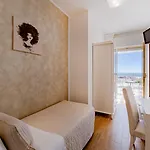 Ξενοδοχείο Soraya - Sawasdee With & Parking 3*