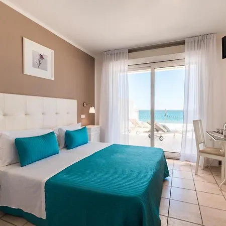 Hotel Soraya - Sawasdee With Beach, Restaurant & Parking