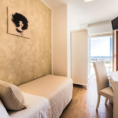 Hotel Soraya - Sawasdee With Beach, Restaurant & Parking Riccione