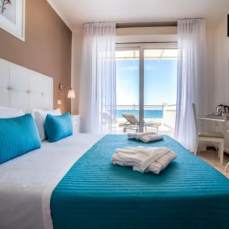 Soraya - Sawasdee With Beach, Restaurant & Parking Hotel Riccione
