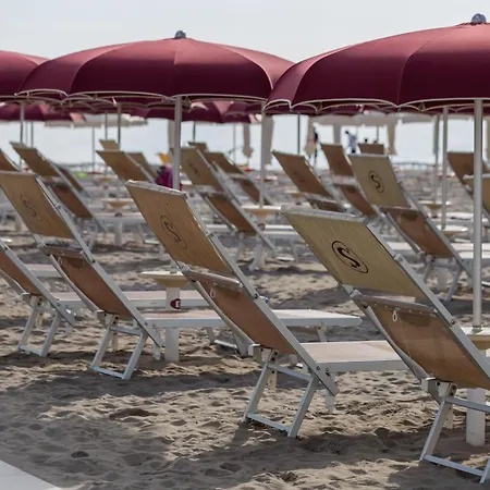 Soraya - Sawasdee With Beach, Restaurant & Parking 3* Riccione