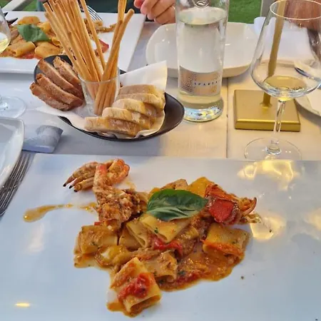 Soraya - Sawasdee With Beach, Restaurant & Parking リッチョーネ