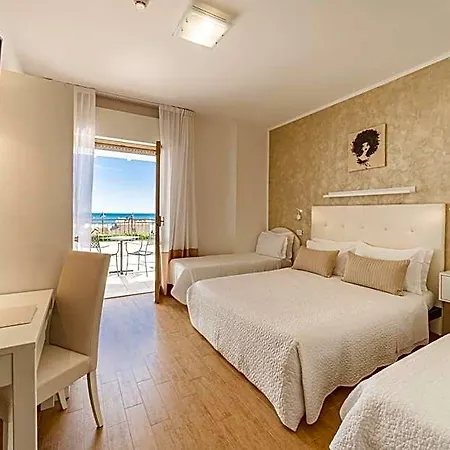 Soraya - Sawasdee With Beach, Restaurant & Parking