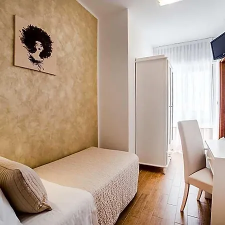 Hotel Soraya - Sawasdee With Beach, Restaurant & Parking