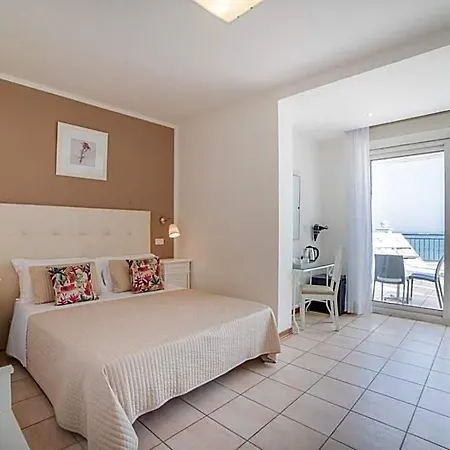Soraya - Sawasdee With Beach, Restaurant & Parking Riccione