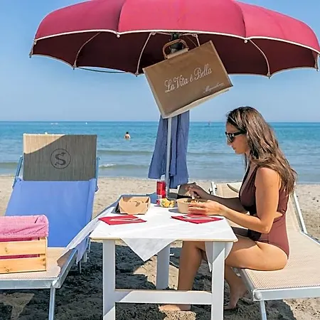 Soraya - Sawasdee With Beach, Restaurant & Parking Hotel Riccione
