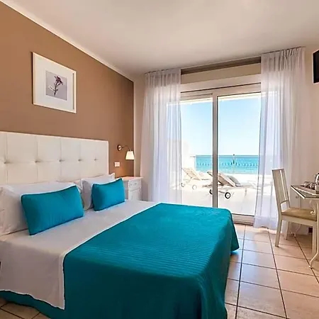 Soraya - Sawasdee With Beach, Restaurant & Parking מלון ריצ'יונה