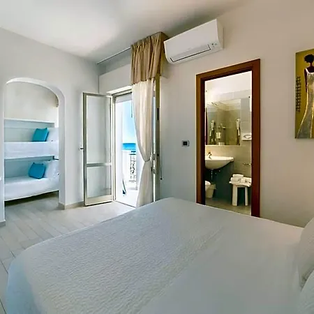 Soraya - Sawasdee With Beach, Restaurant & Parking ריצ'יונה